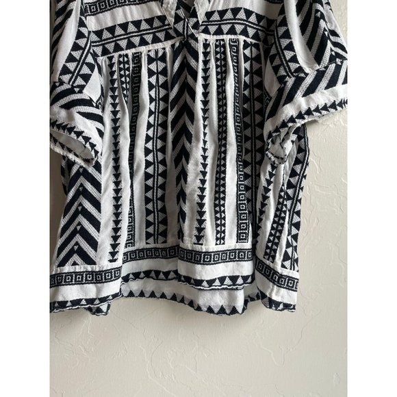 Old Navy Aztec V Neck Top - Picture 9 of 10